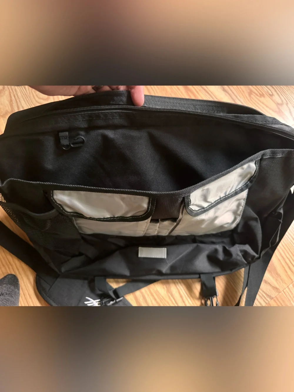 New without tags! Black High Sierra Shoulder Messenger bag for 17